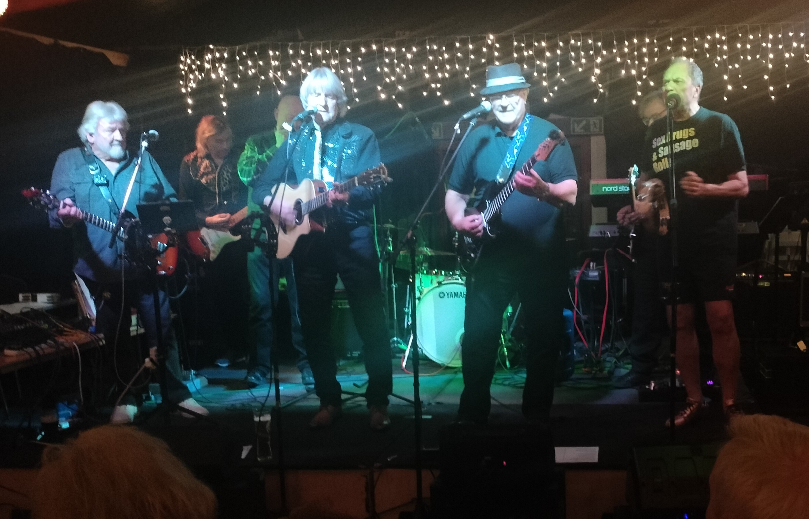 Chain_gang_band1.jpg - 795.19 kB